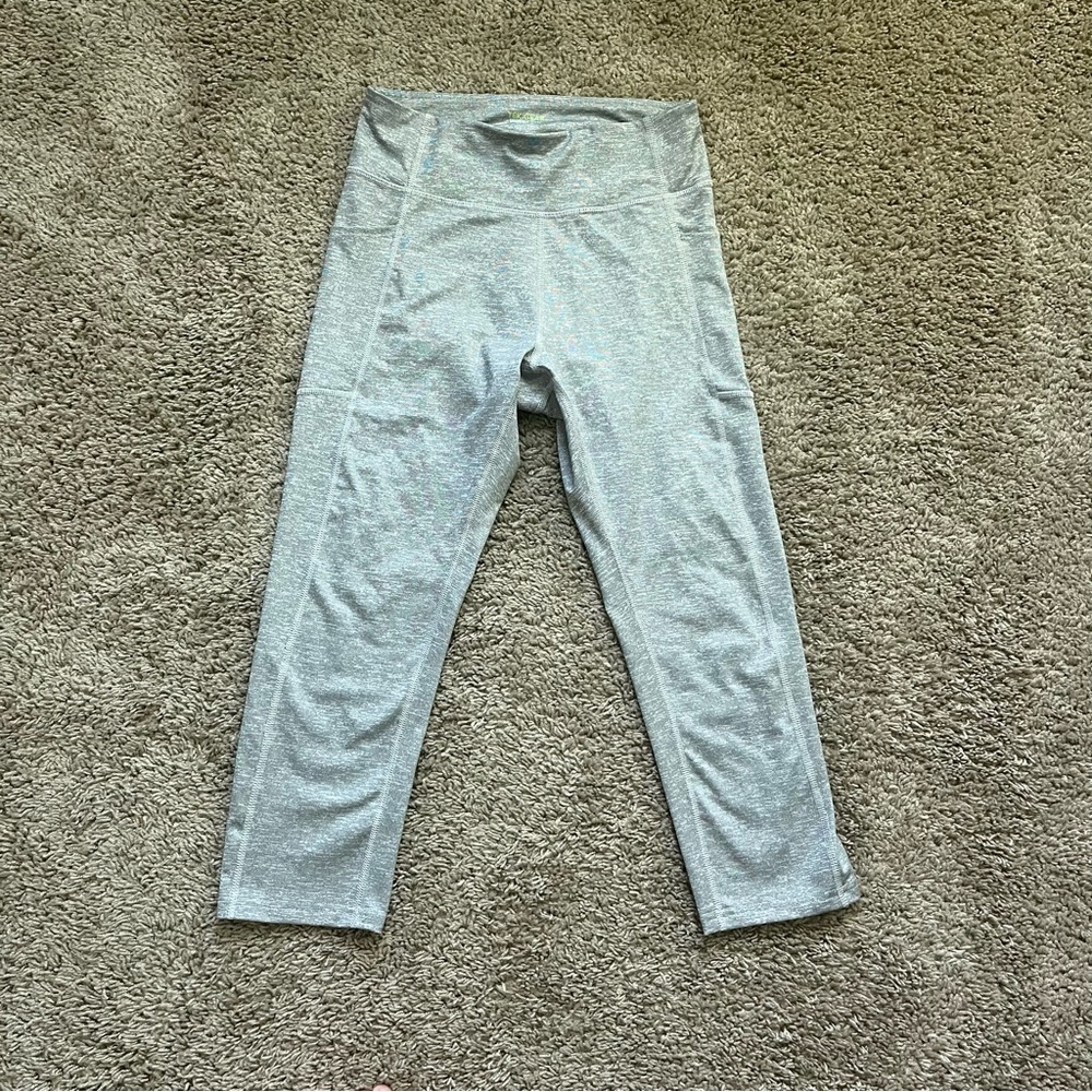 Tek Gear gray workout gray capri leggings